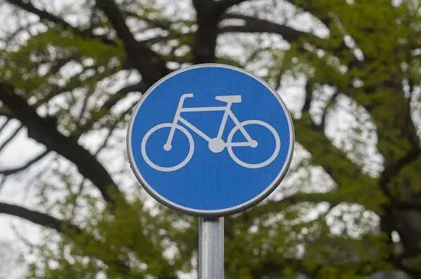 как изглежда знакът за велосипедна алея