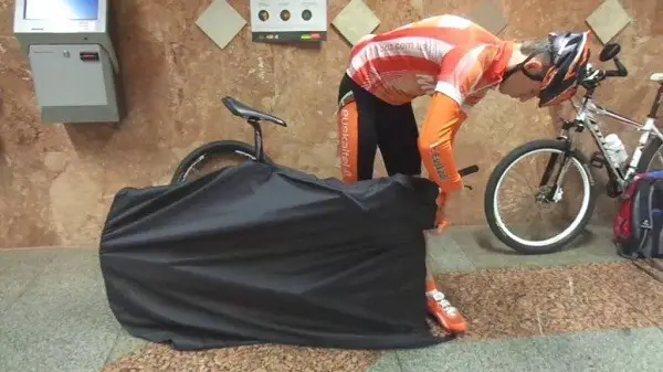 поставяне на велосипеда в калъф