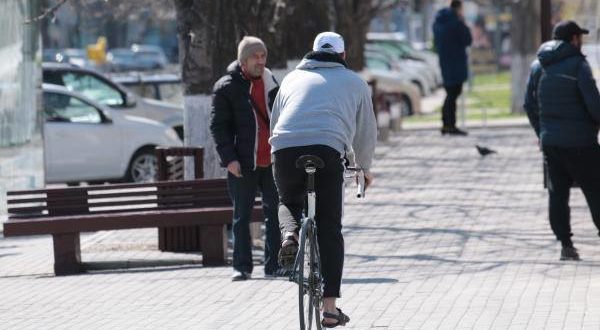 Може ли да се кара велосипед по тротоари: функции и забрани